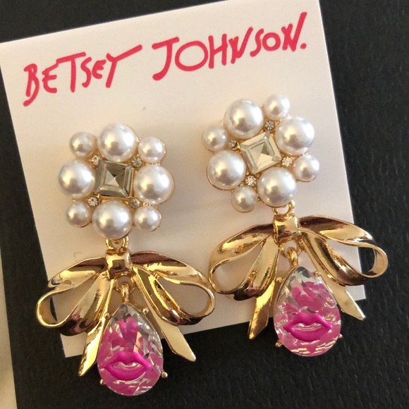 Betsey Johnson Faux Pearl Cluster & Gold Bow Crystal Drop Earrings Pink Lip NWT - Picture 3 of 13